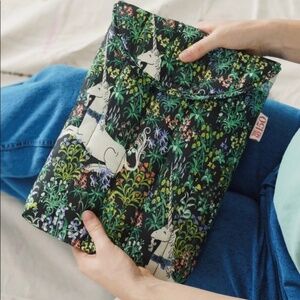 iso: Baggu Met Unicorn Laptop Sleeve